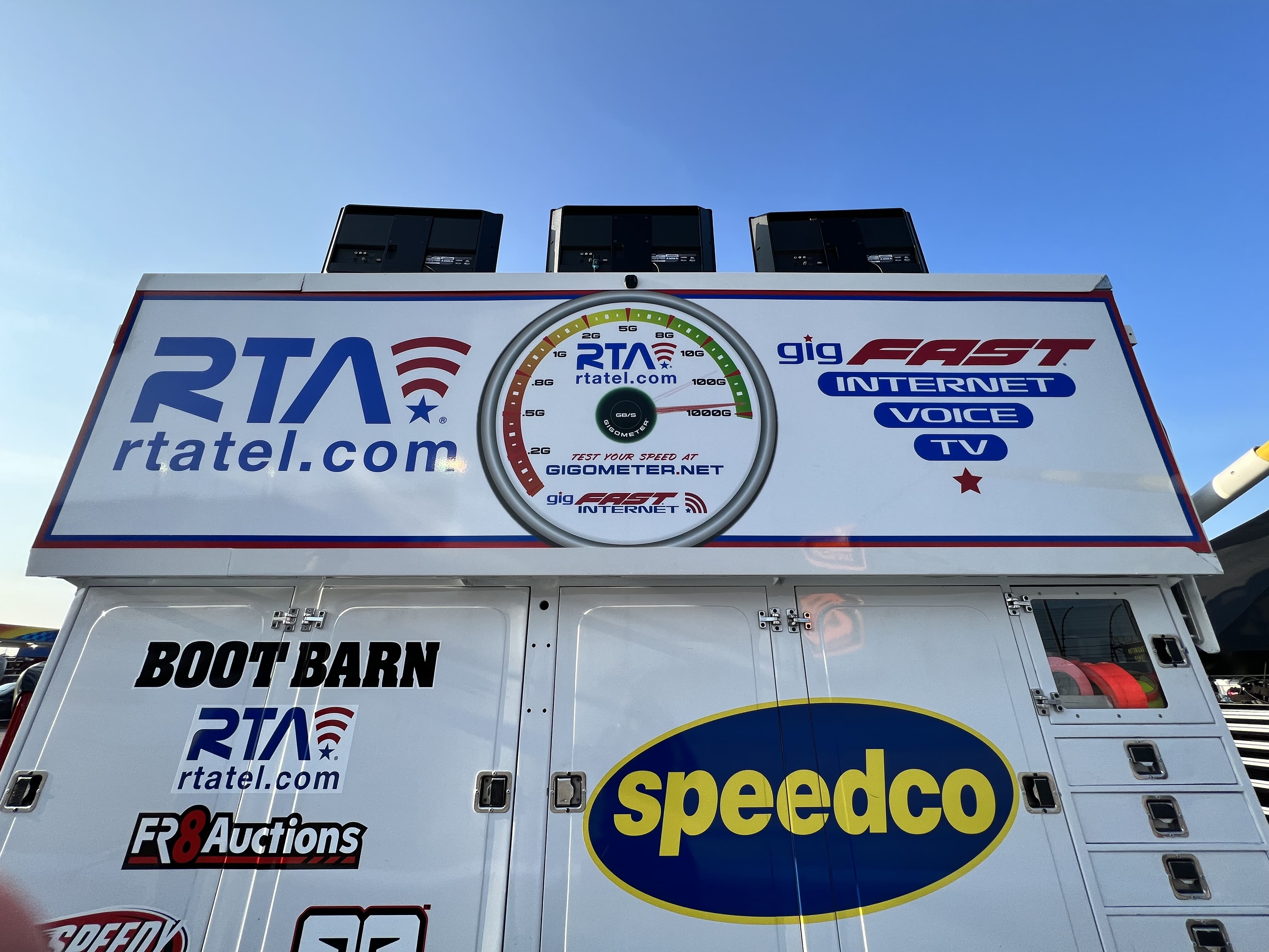 Team hauler panel showing RTA, Gigometer speed dial, and gigFAST Internet branding